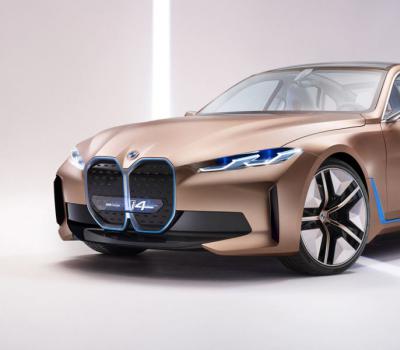 新概念车BMW Concept i4戴上巨大的肾形格栅